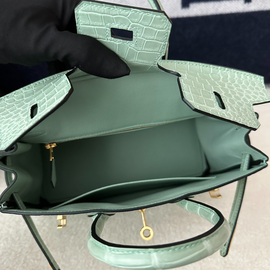 Hermès – Kelly 28 Vert d’Eau de piel de cocodrilo, edición limitada