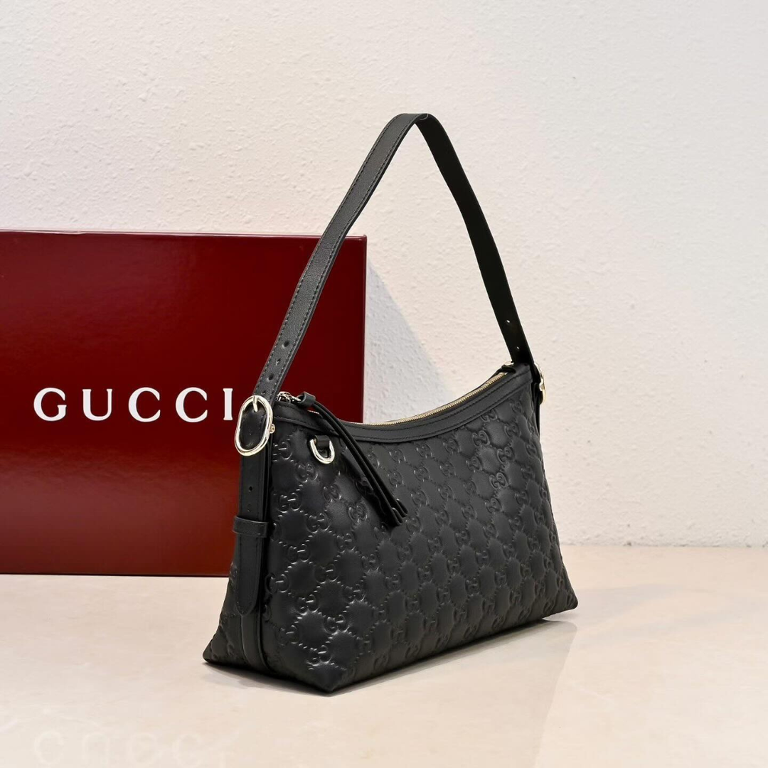 Gucci – Bolso bandolera mediano con el emblema GG