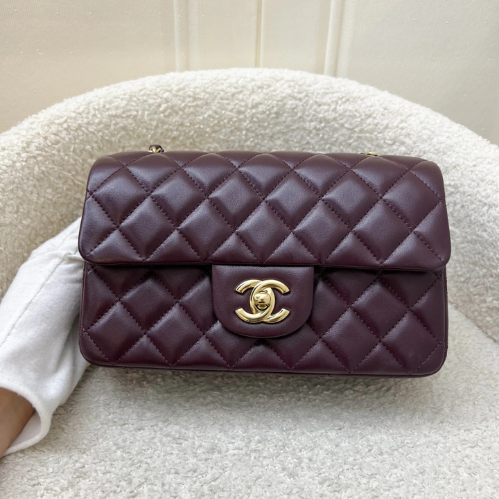Chanel Bolso Mini de solapa única – Color vino