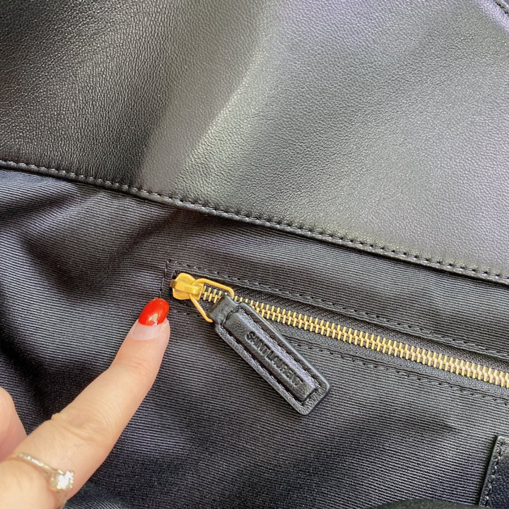 Saint Laurent – Bolso Icare de piel de cordero acolchada