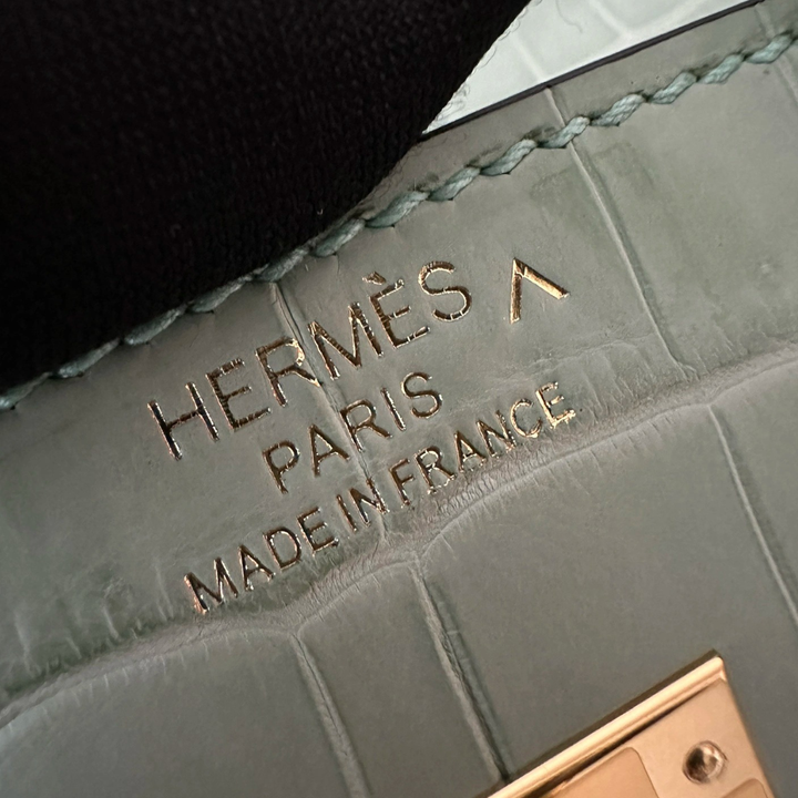 Hermès – Kelly 28 Vert d’Eau de piel de cocodrilo, edición limitada