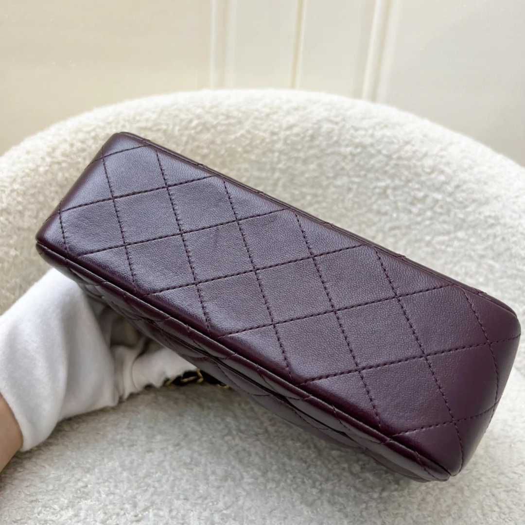 Chanel Bolso Mini de solapa única – Color vino