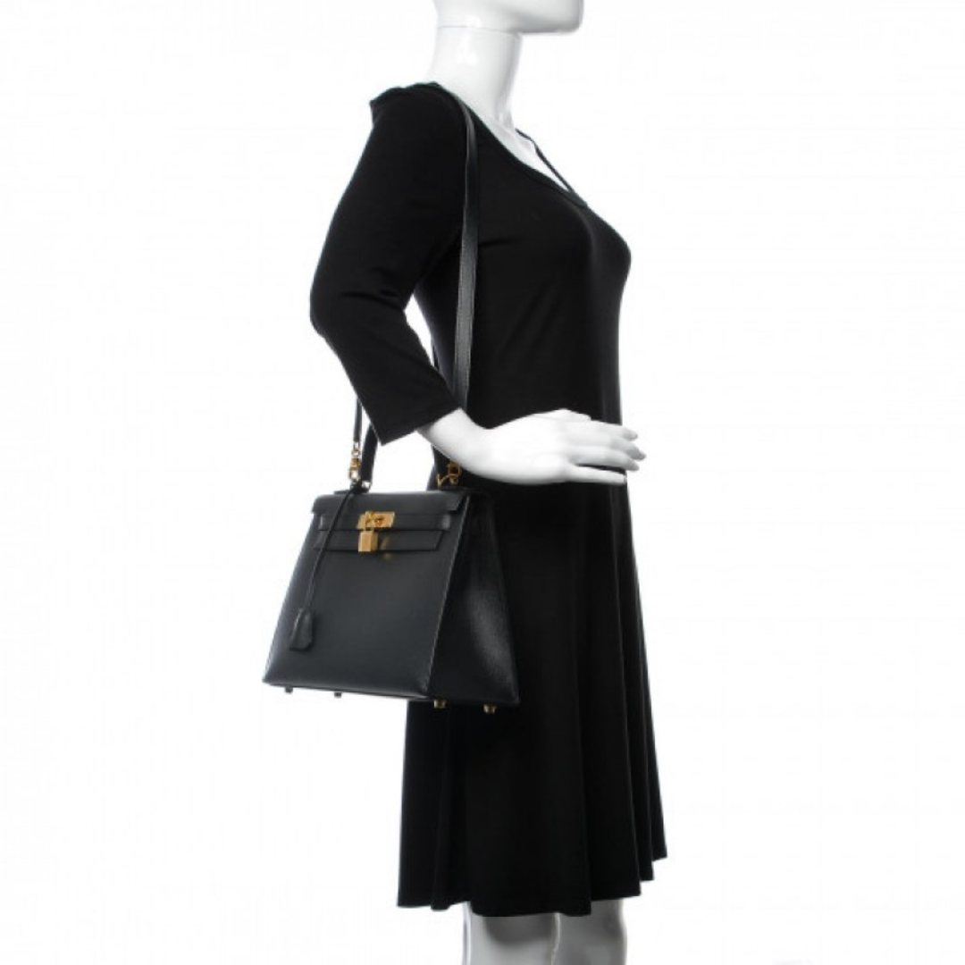 Hermès – Bolso Kelly 25 en negro con herrajes dorados