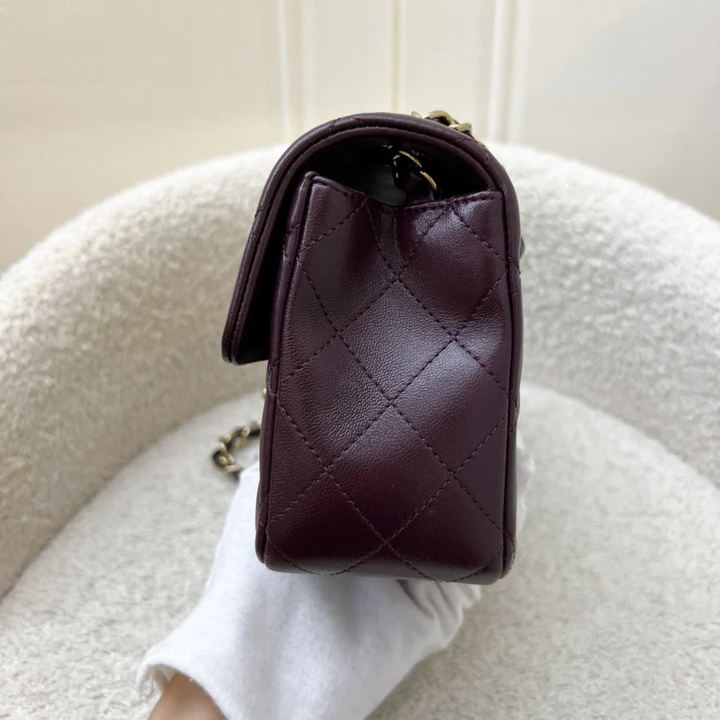 Chanel Bolso Mini de solapa única – Color vino