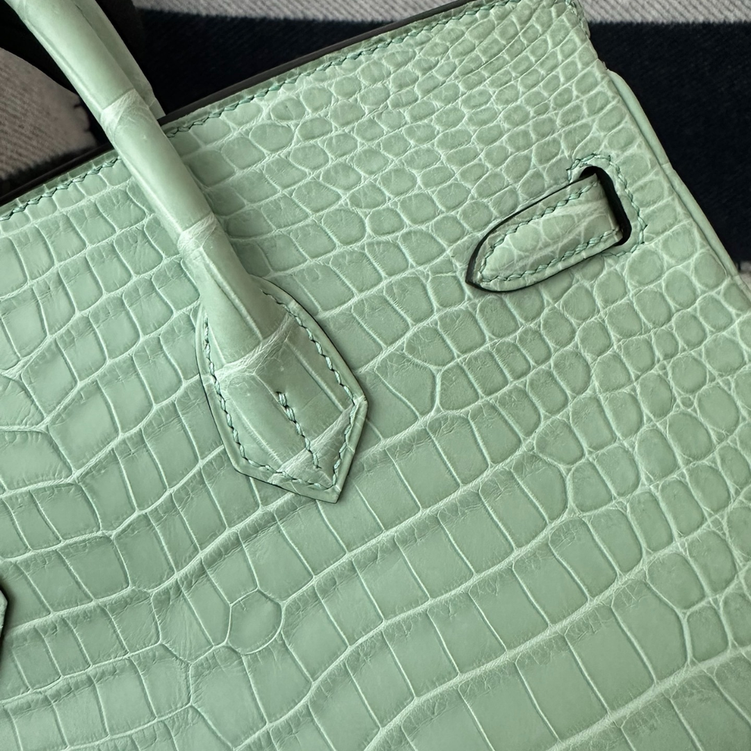 Hermès – Kelly 28 Vert d’Eau de piel de cocodrilo, edición limitada