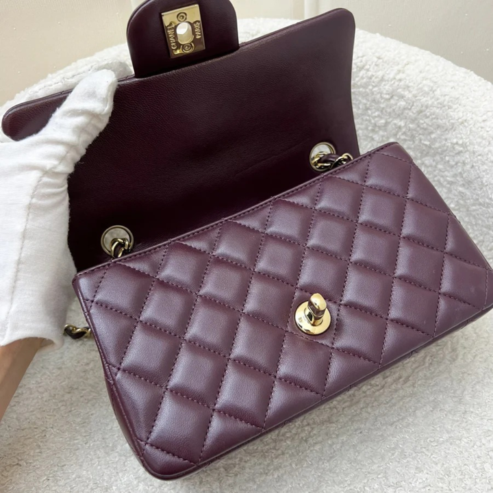 Chanel Bolso Mini de solapa única – Color vino