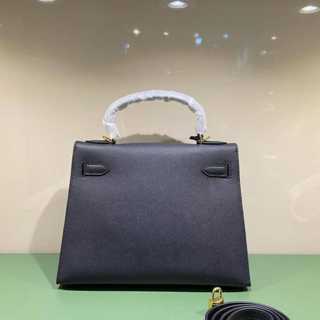 Hermès – Bolso Kelly 25 en negro con herrajes dorados
