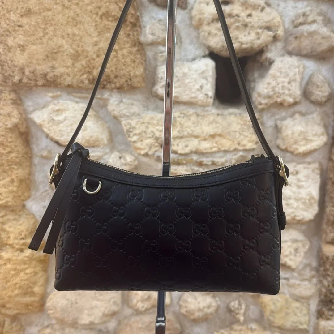 Gucci – Bolso bandolera mediano con el emblema GG